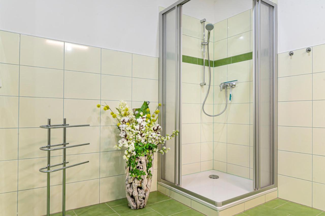 Komfortable Ferienwohnung In Halle Halle  Exterior foto