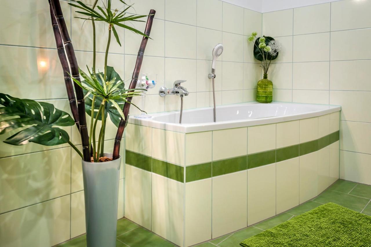 Komfortable Ferienwohnung In Halle Halle  Exterior foto